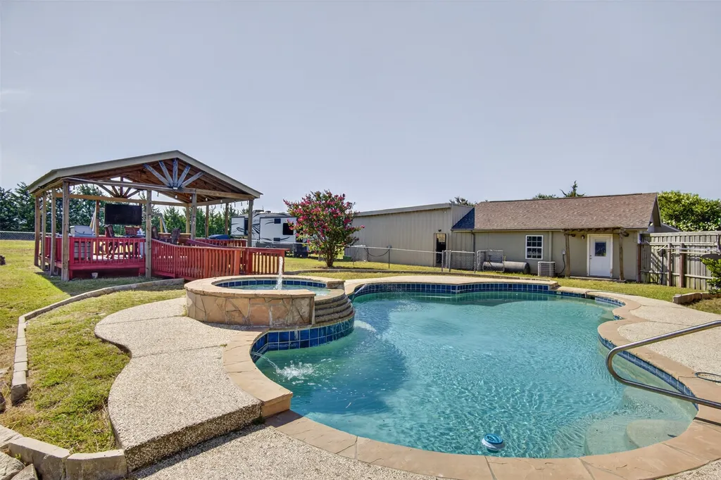 7851 Mavis Avenue Waxahachie TX 75167