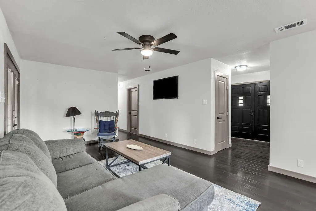 611 Cain Street Lake Dallas TX 75065