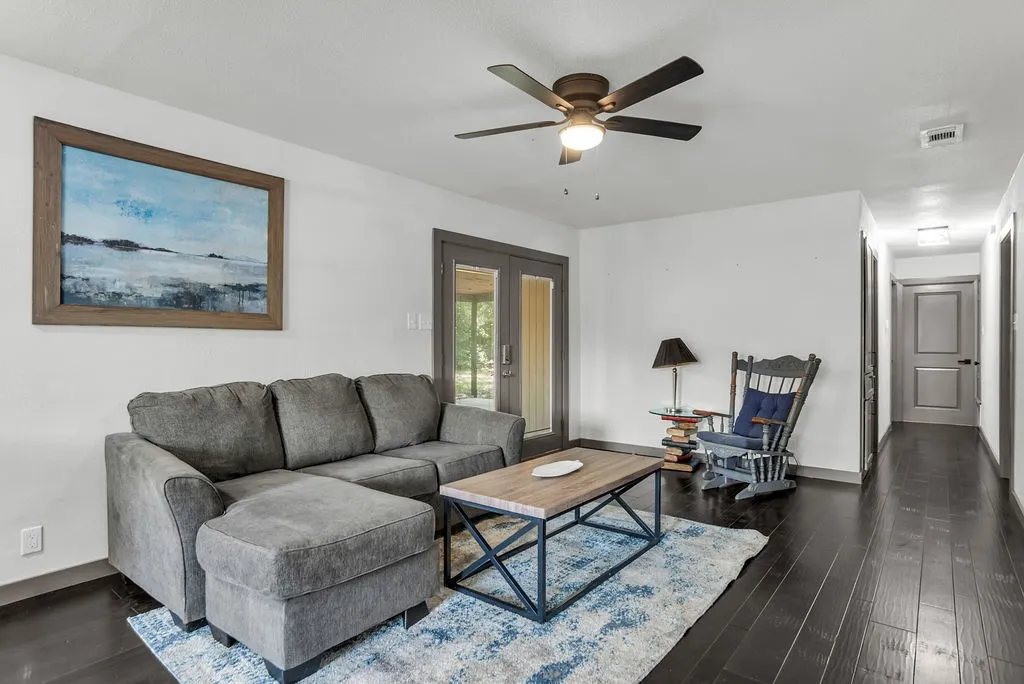 611 Cain Street Lake Dallas TX 75065
