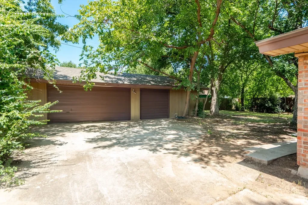 611 Cain Street Lake Dallas TX 75065
