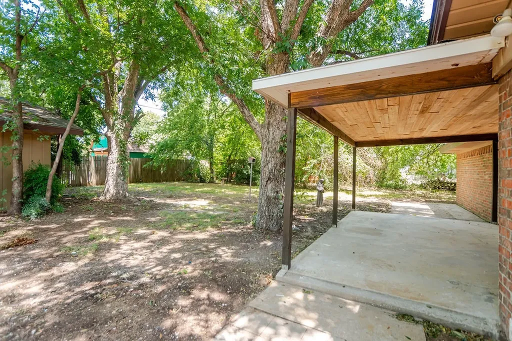 611 Cain Street Lake Dallas TX 75065