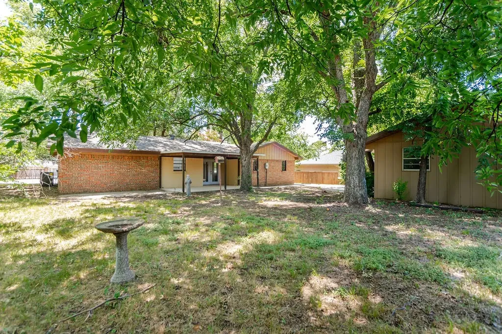 611 Cain Street Lake Dallas TX 75065