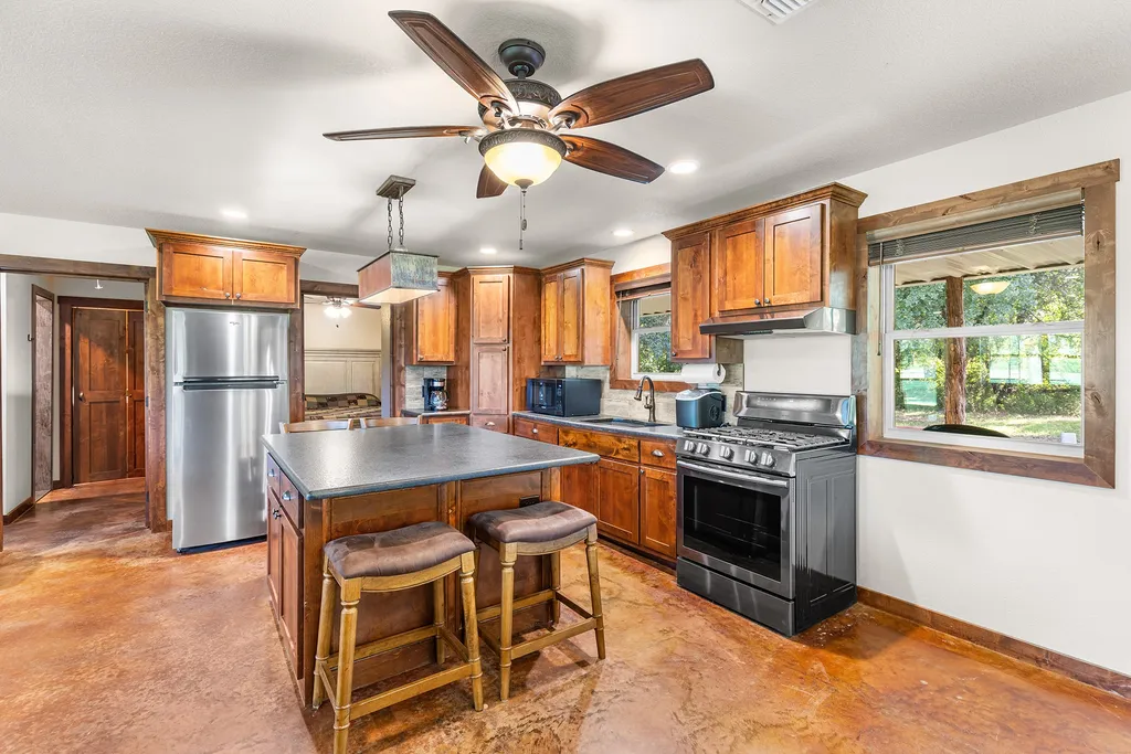 10371 State Highway 148 Jacksboro TX 76458