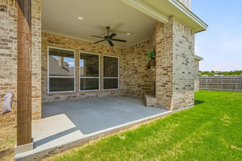 162 Breeders Drive Willow Park TX 76087