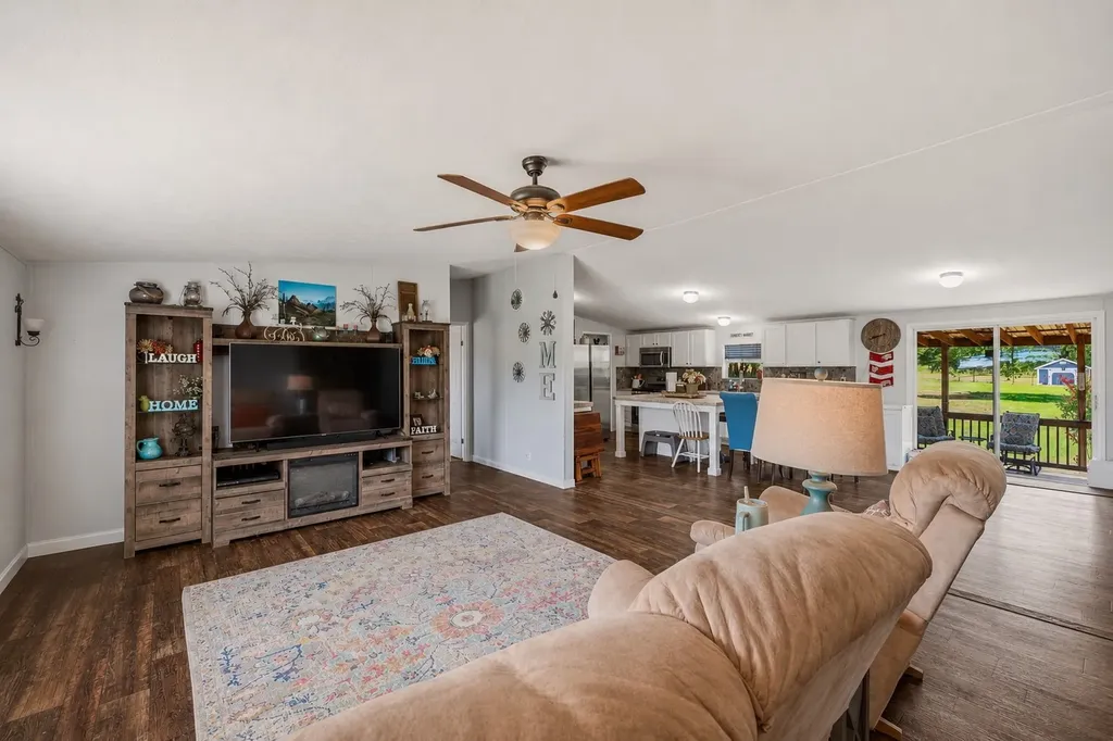 1407 County Road 3838 Bridgeport TX 76426