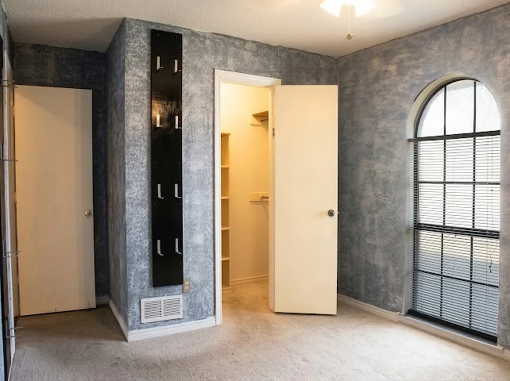 2405 Country Valley Road Garland TX 75041