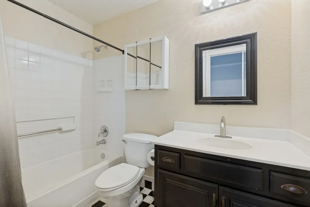 4220 Canyon Trail Lake Worth TX 76135