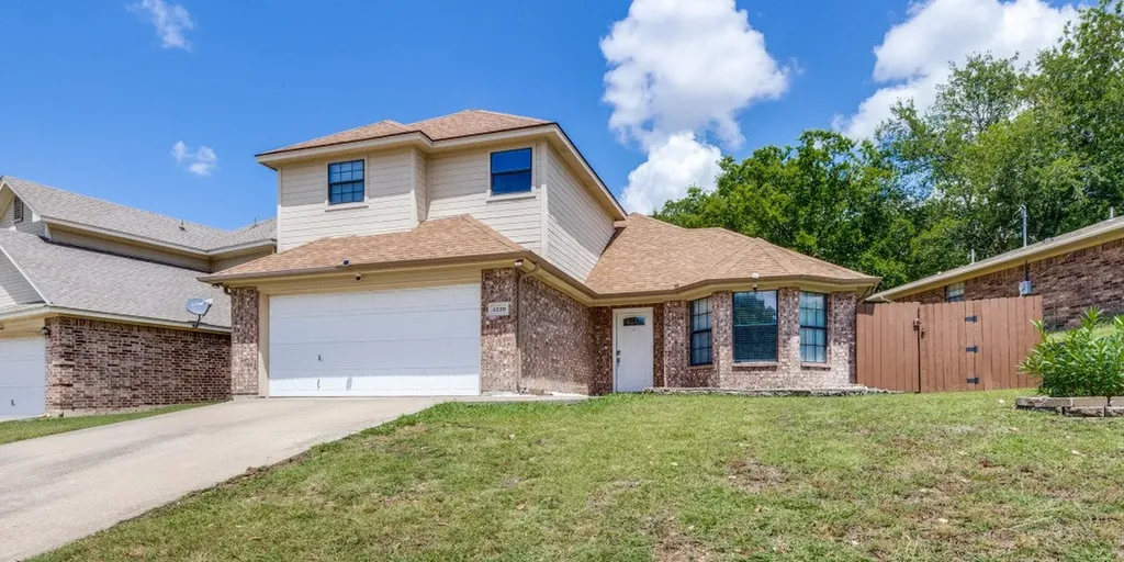 4220 Canyon Trail Lake Worth TX 76135