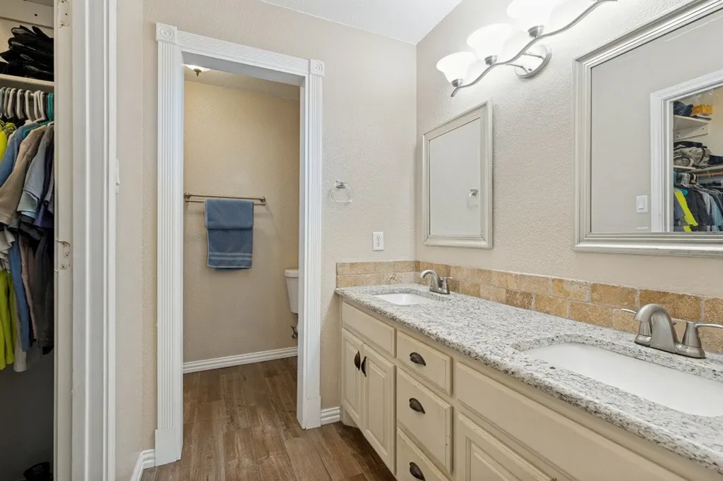 4220 Canyon Trail Lake Worth TX 76135