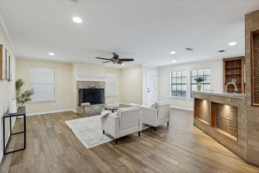 4220 Canyon Trail Lake Worth TX 76135