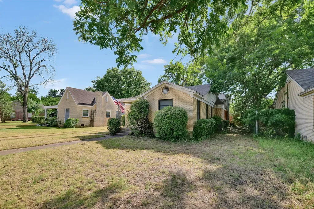 1125 N Riverside Drive Fort Worth TX 76111