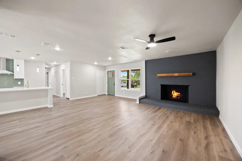 4577 Silversprings Drive Dallas TX 75211
