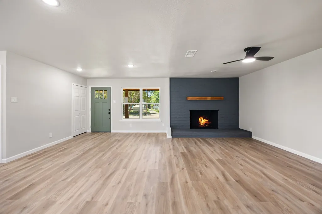 4577 Silversprings Drive Dallas TX 75211