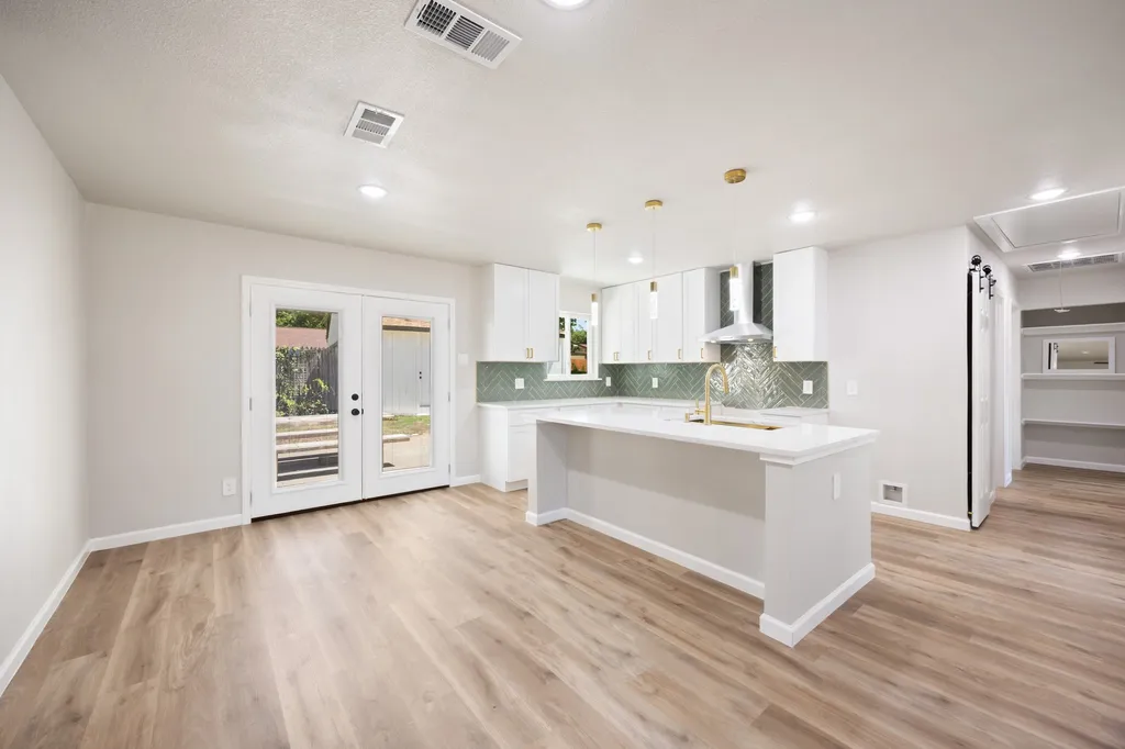 4577 Silversprings Drive Dallas TX 75211
