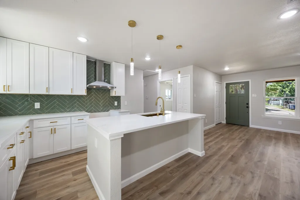 4577 Silversprings Drive Dallas TX 75211