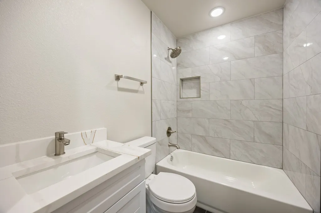 4577 Silversprings Drive Dallas TX 75211