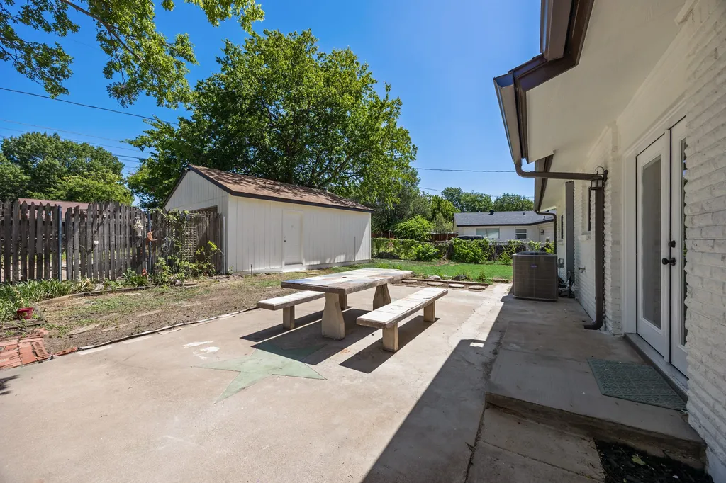 4577 Silversprings Drive Dallas TX 75211