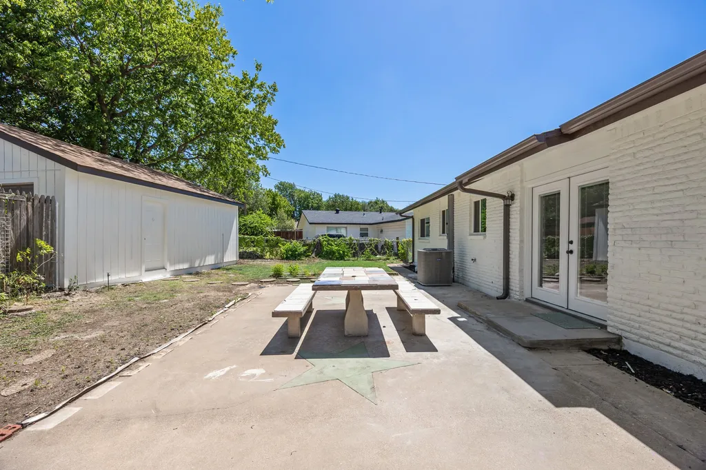 4577 Silversprings Drive Dallas TX 75211