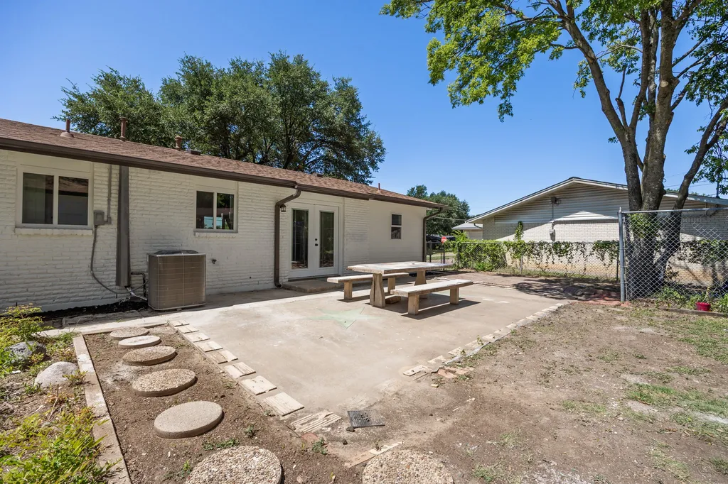 4577 Silversprings Drive Dallas TX 75211