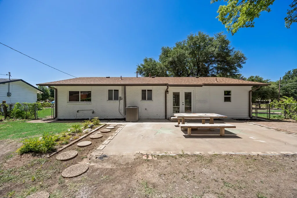4577 Silversprings Drive Dallas TX 75211