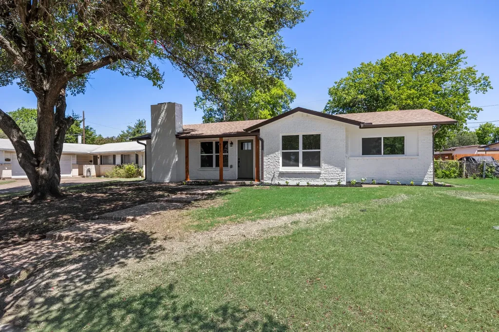 4577 Silversprings Drive Dallas TX 75211