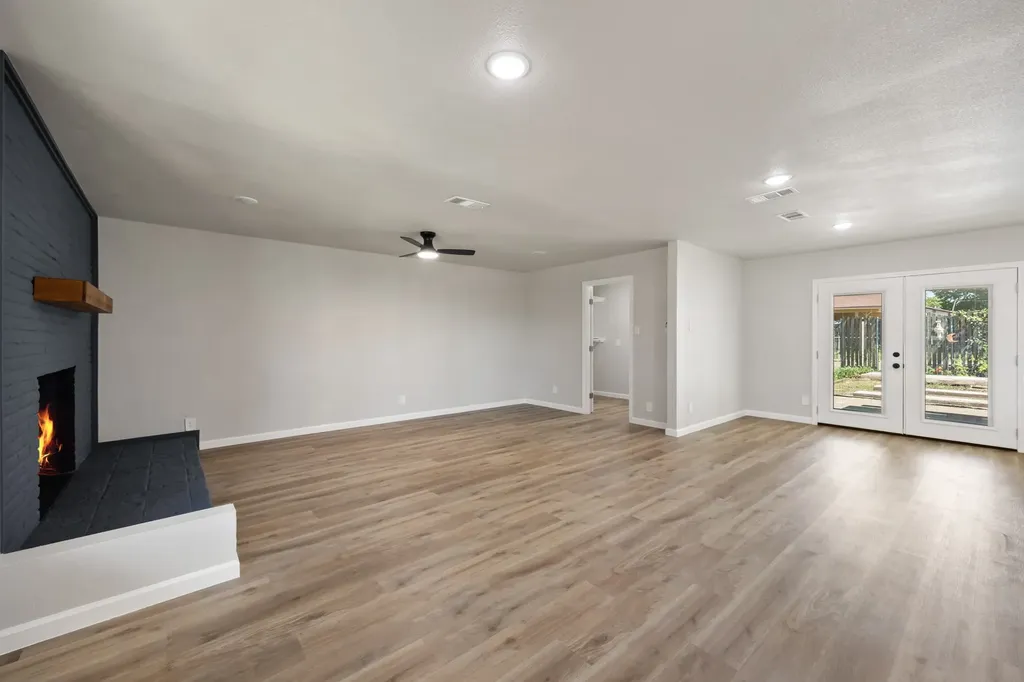 4577 Silversprings Drive Dallas TX 75211