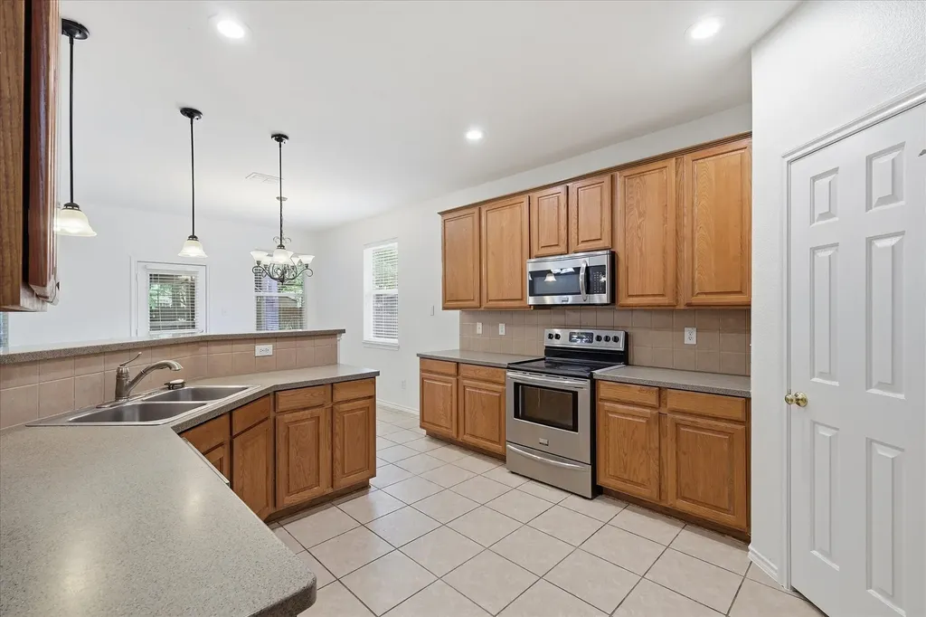 6013 Goldenrod Drive Denton TX 76208