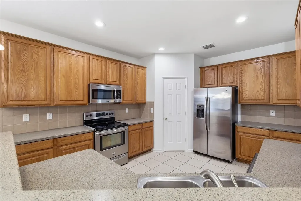 6013 Goldenrod Drive Denton TX 76208