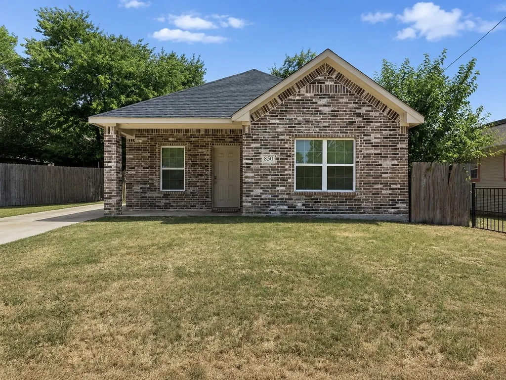 850 E Harvey Avenue Fort Worth TX 76104