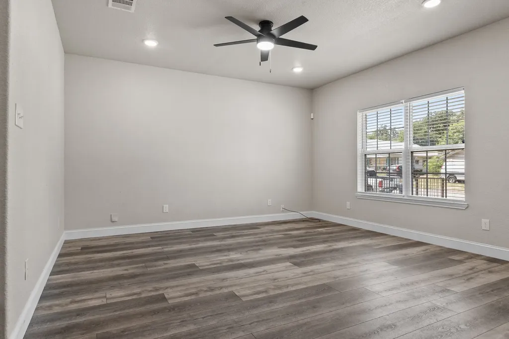 850 E Harvey Avenue Fort Worth TX 76104