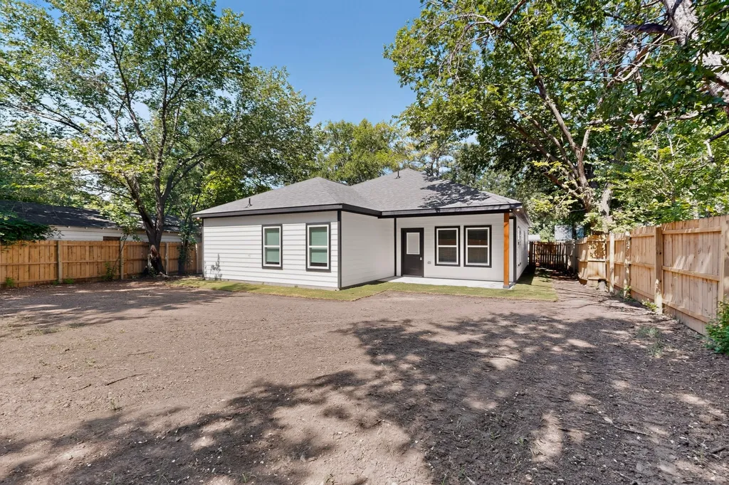 724 N Clements Street Gainesville TX 76240