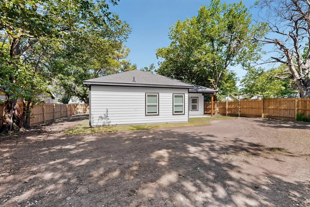 724 N Clements Street Gainesville TX 76240