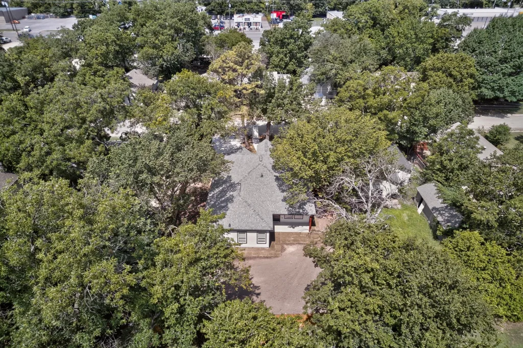 724 N Clements Street Gainesville TX 76240