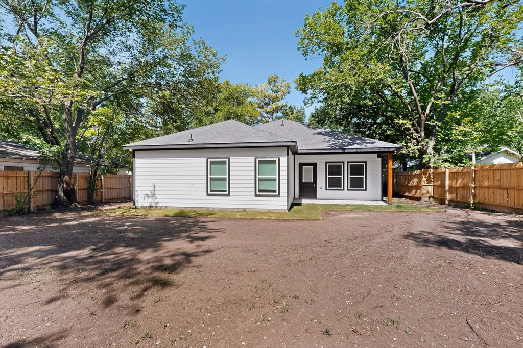 724 N Clements Street Gainesville TX 76240