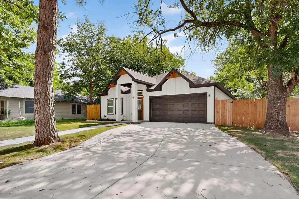 724 N Clements Street Gainesville TX 76240