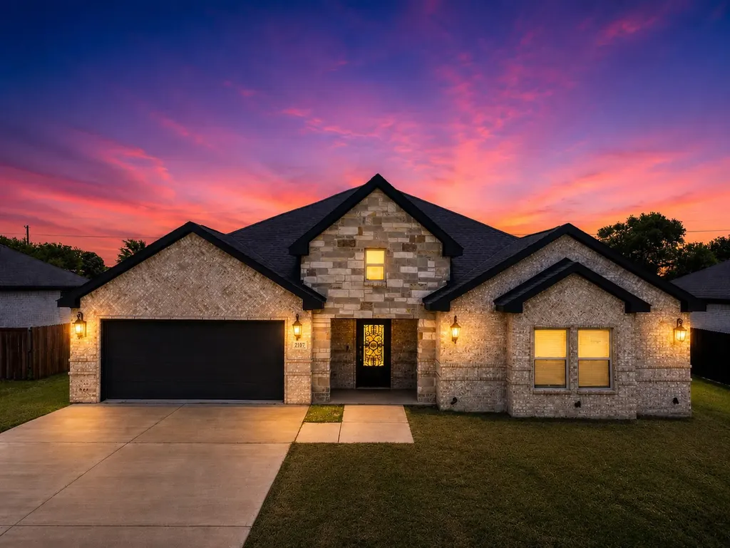 2107 Cole Street Mabank TX 75147