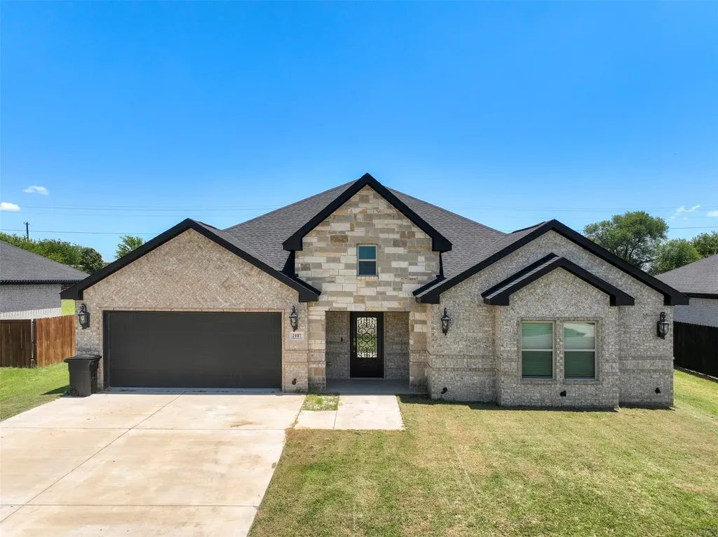 2107 Cole Street Mabank TX 75147