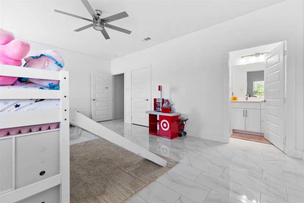 2107 Cole Street Mabank TX 75147
