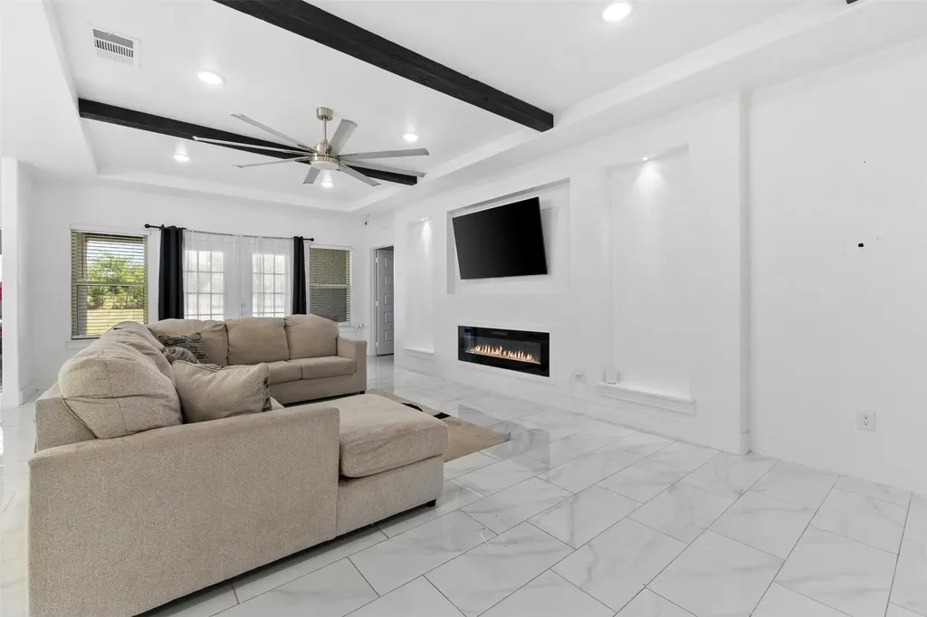 2107 Cole Street Mabank TX 75147