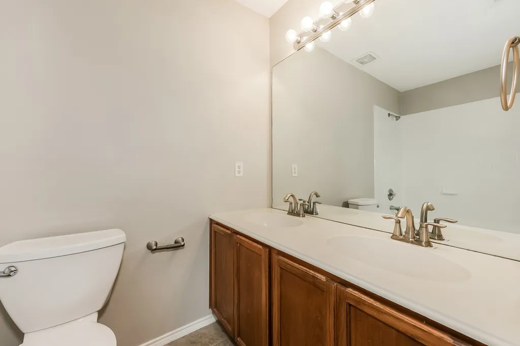 1600 Shady Shores Drive Glenn Heights TX 75154