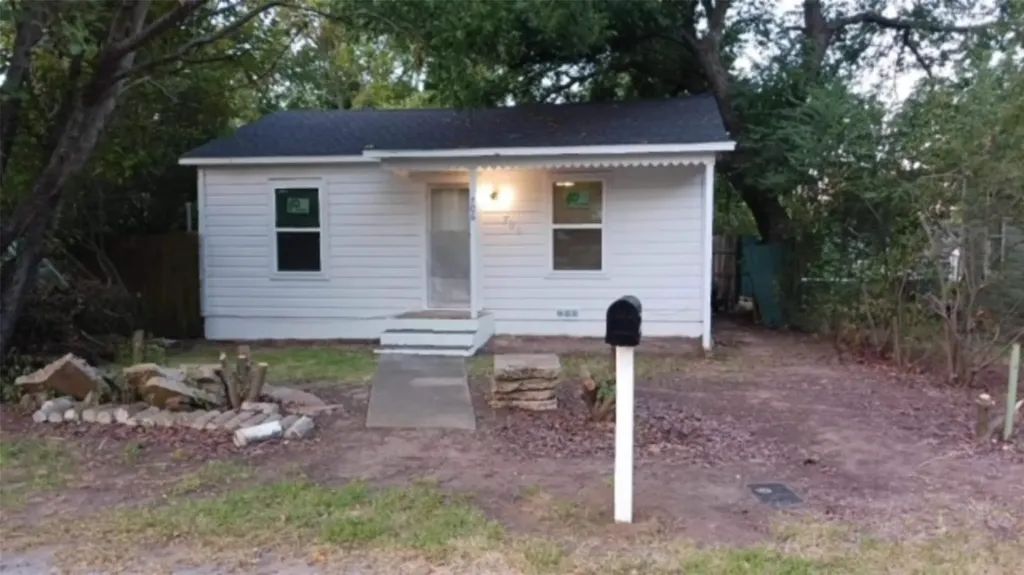 706 E Acheson Road Denison TX 75021