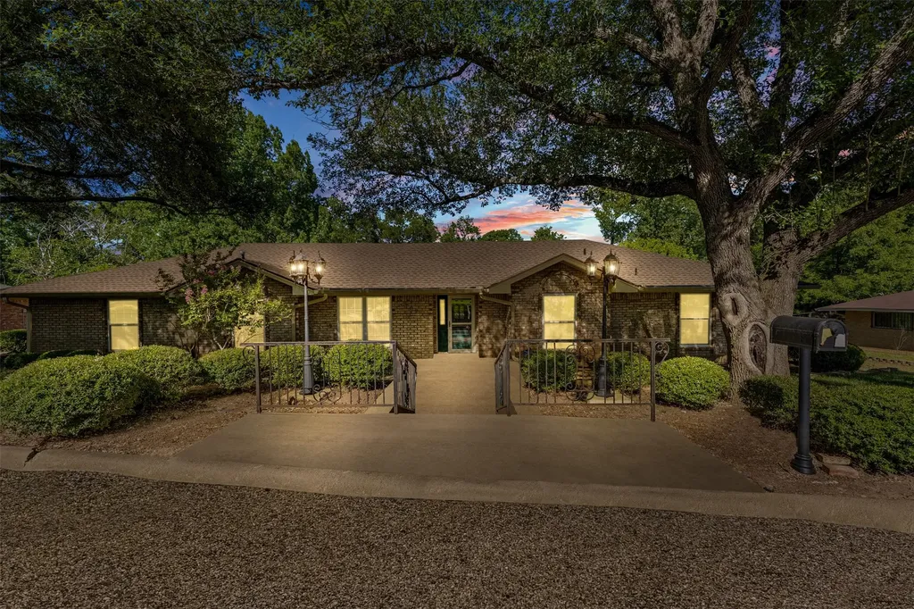 708 Fonville Drive Marlin TX 76661