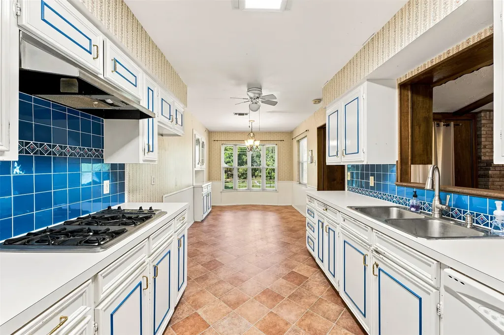 708 Fonville Drive Marlin TX 76661