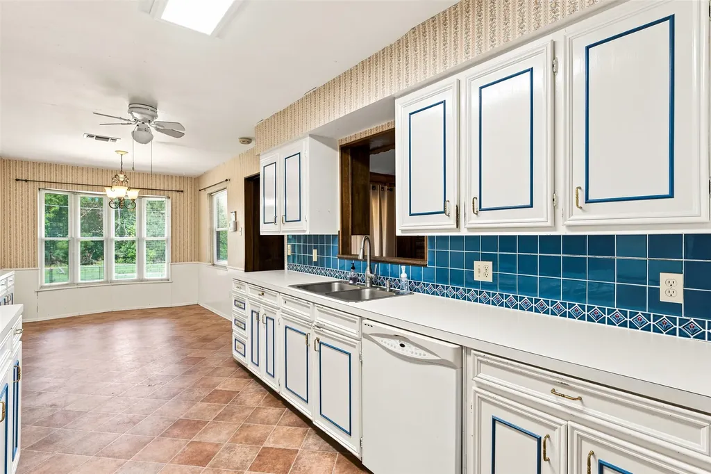708 Fonville Drive Marlin TX 76661