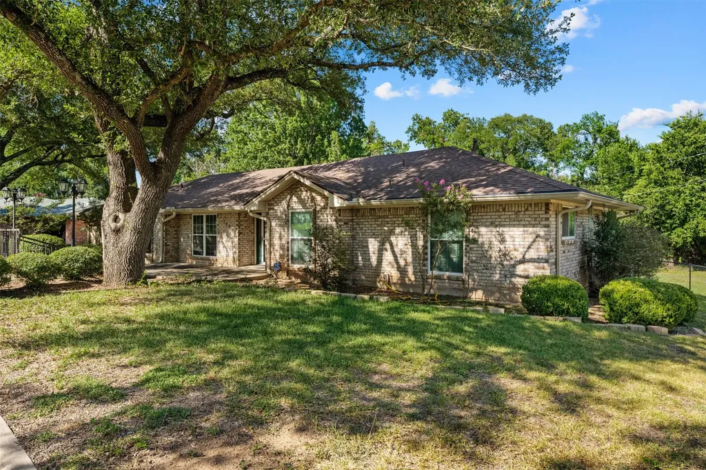 708 Fonville Drive Marlin TX 76661