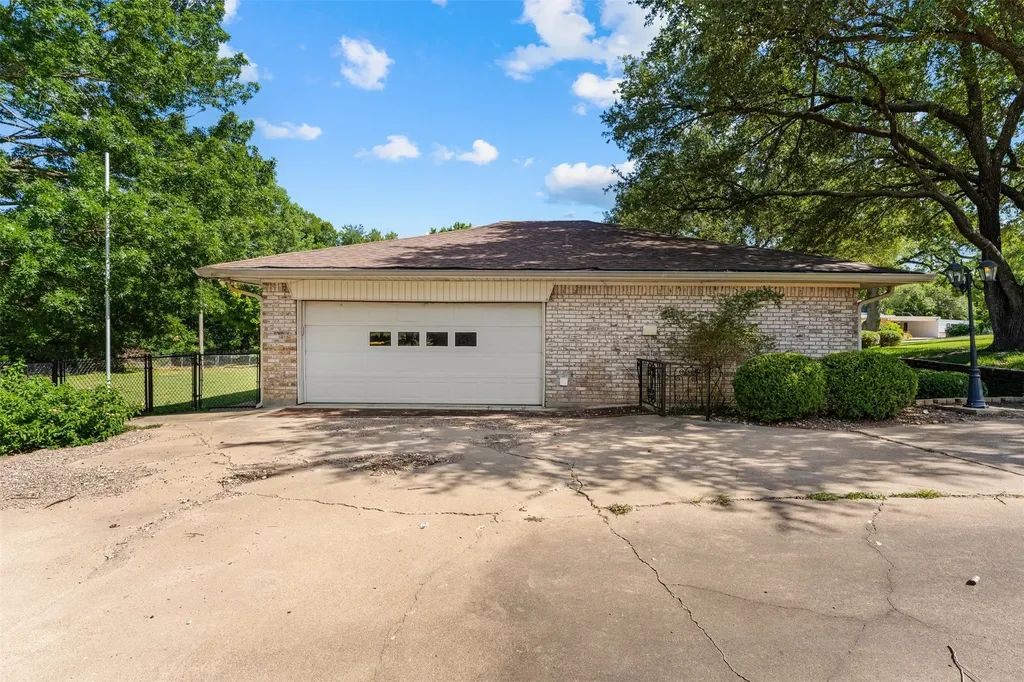 708 Fonville Drive Marlin TX 76661