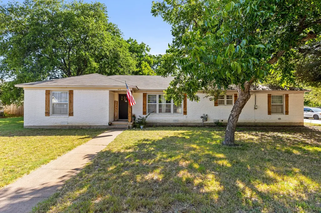 413 S Tyler Street Mcgregor TX 76657