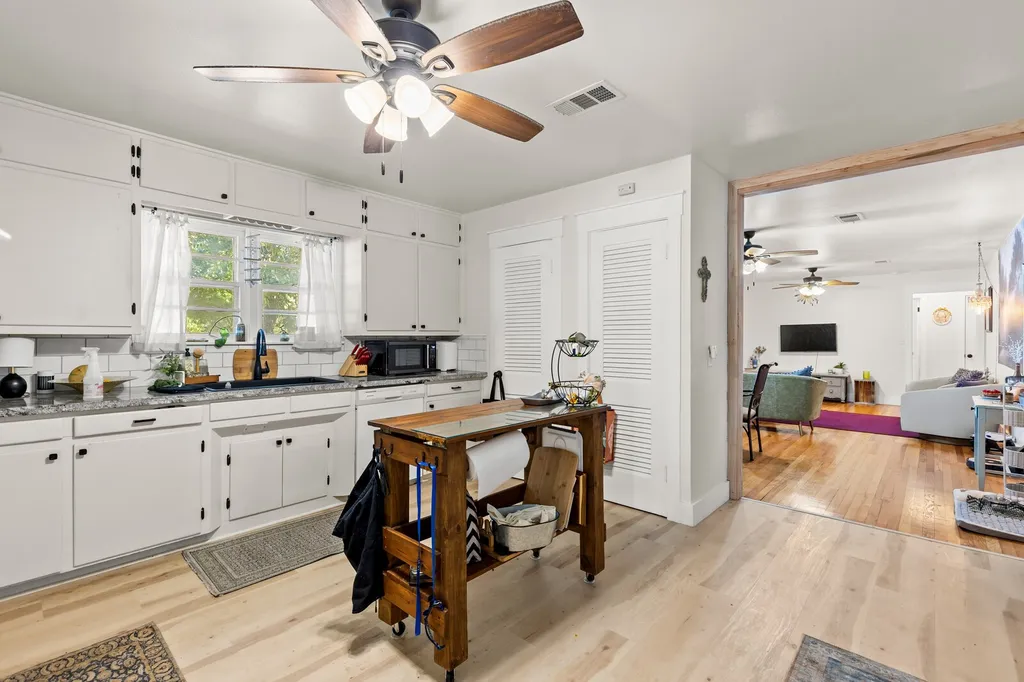 413 S Tyler Street Mcgregor TX 76657