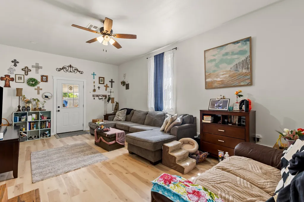 413 S Tyler Street Mcgregor TX 76657