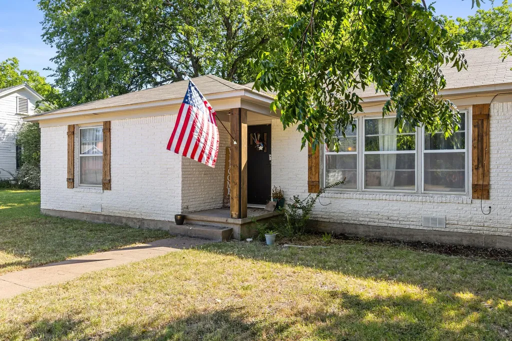 413 S Tyler Street Mcgregor TX 76657